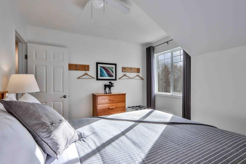 Big Mountain Views - Bright 2-Story Corner Unit Apartment Canmore Exterior foto