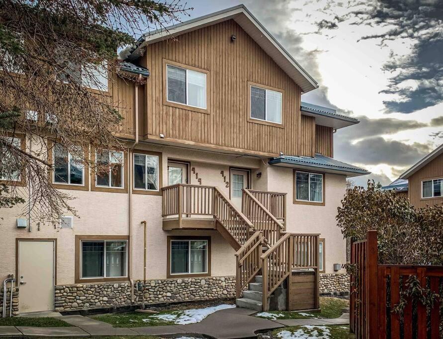Big Mountain Views - Bright 2-Story Corner Unit Apartment Canmore Exterior foto
